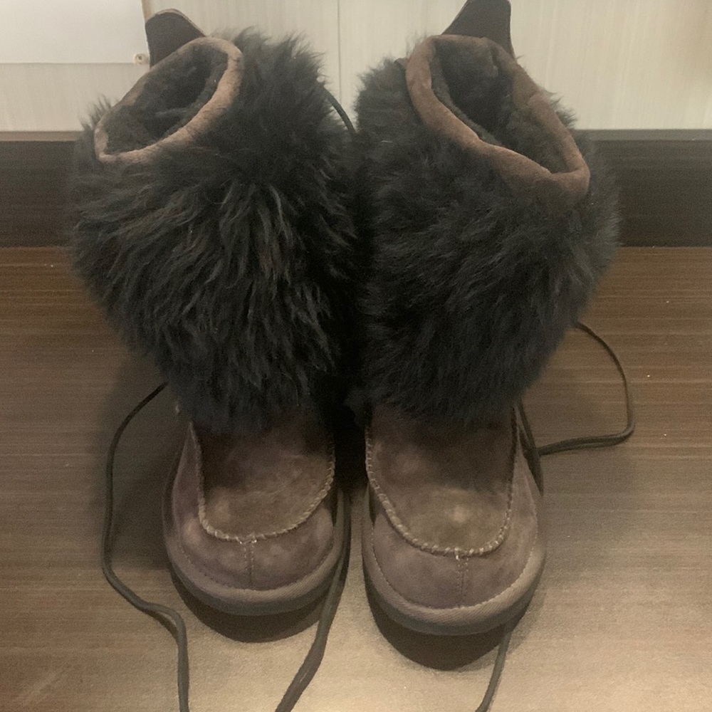 UGG AUSTRALIA SUEDE LEATHER/SHEEPSKIN MAGNOLIA FUR BOOTS
